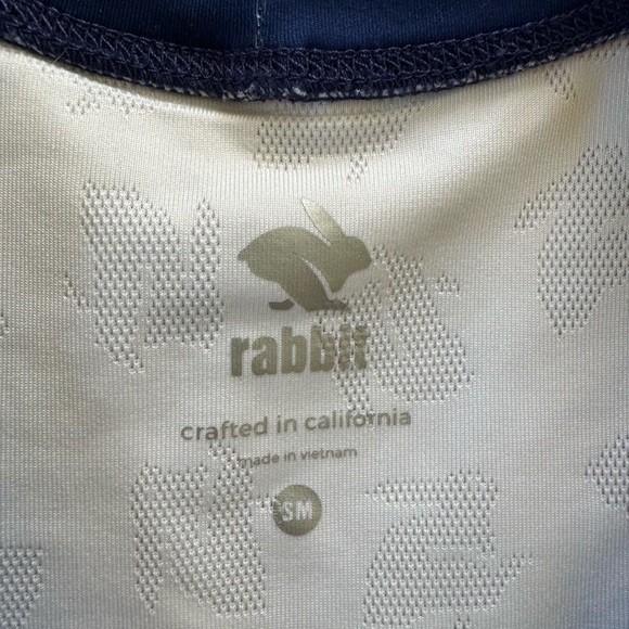 Rabbit New York Running Cropped Top with Built in Bra Size Small - Picture 3 of 5